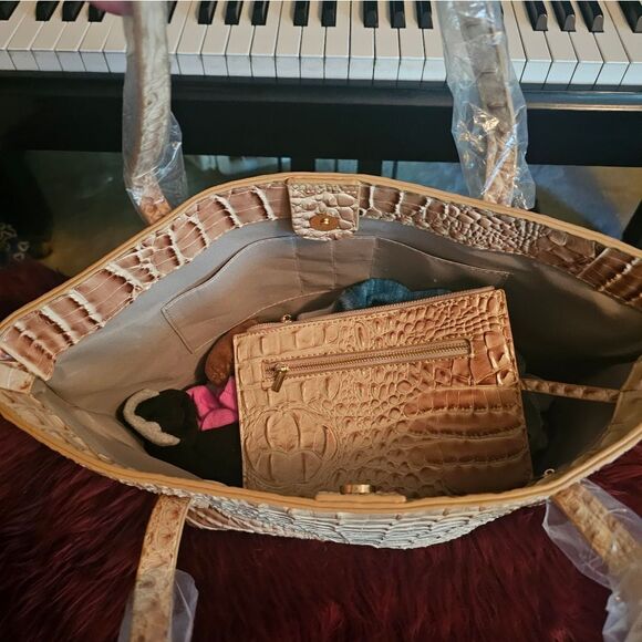 KHAKI & CREAM CROC TOTE - Picture 8 of 8